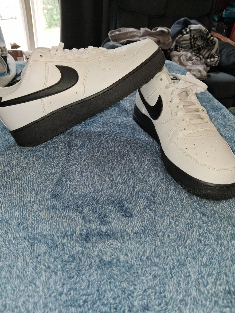 Nike White and Black Low-Top Sneakers